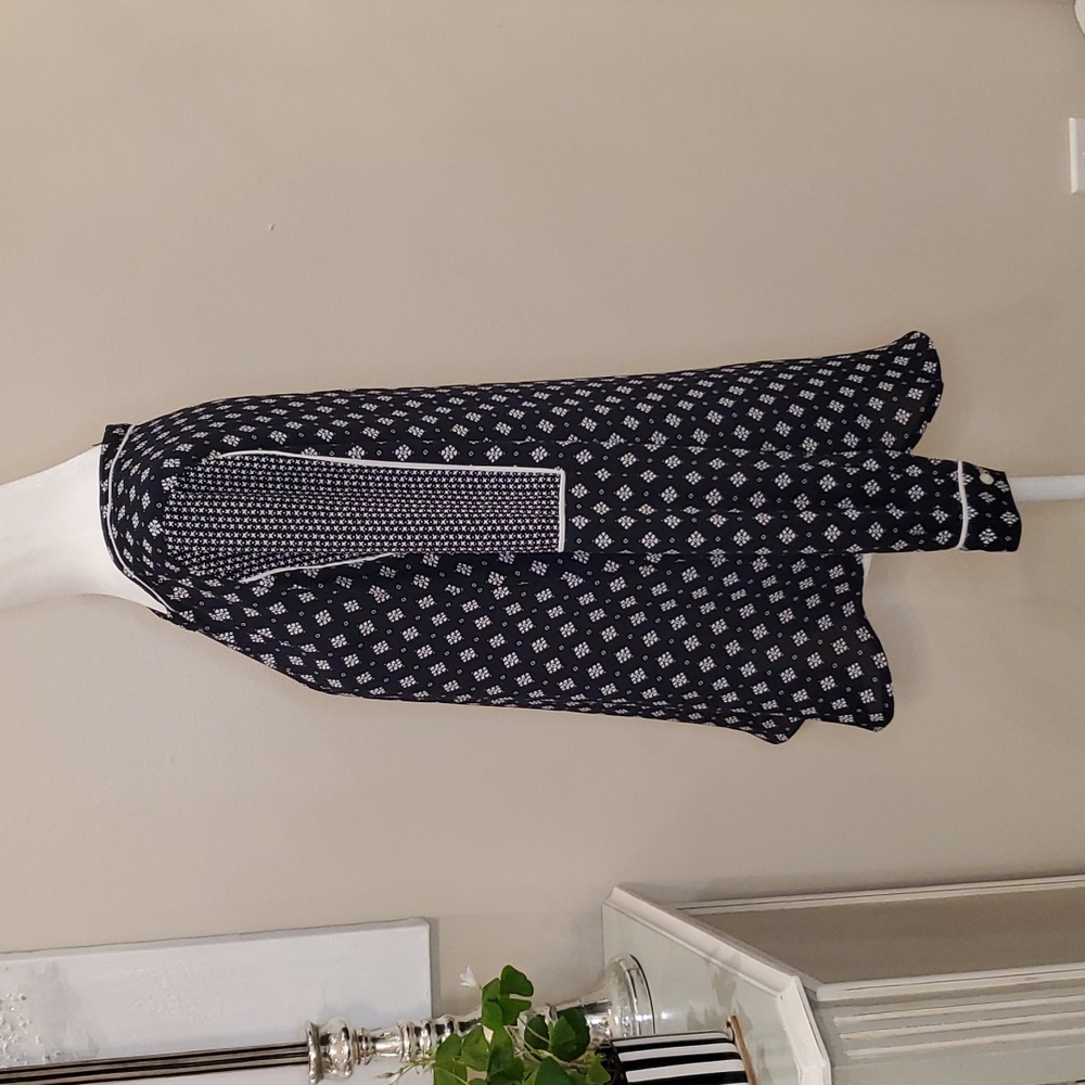 LOFT Beautiful Navy & White Top! 💙💙💙 - Picture 6 of 11